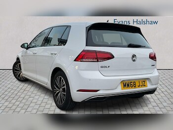 Used Volkswagen Golf 2018 for sale - 77032266: Photo