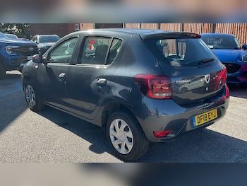 Used Dacia Sandero 2018 for sale - 76034728: Photo 2
