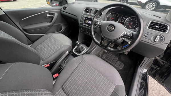 Used Volkswagen Polo 2017 for sale - 76249101: Photo 2