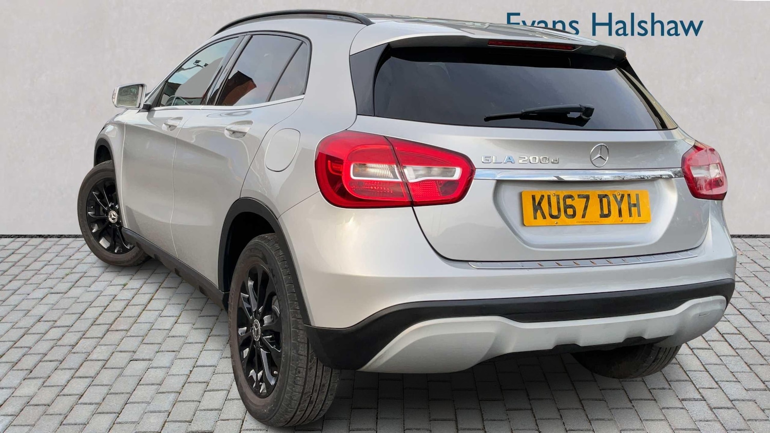 Used Mercedes-Benz GLA 2017 for sale - 77347952: Photo 2