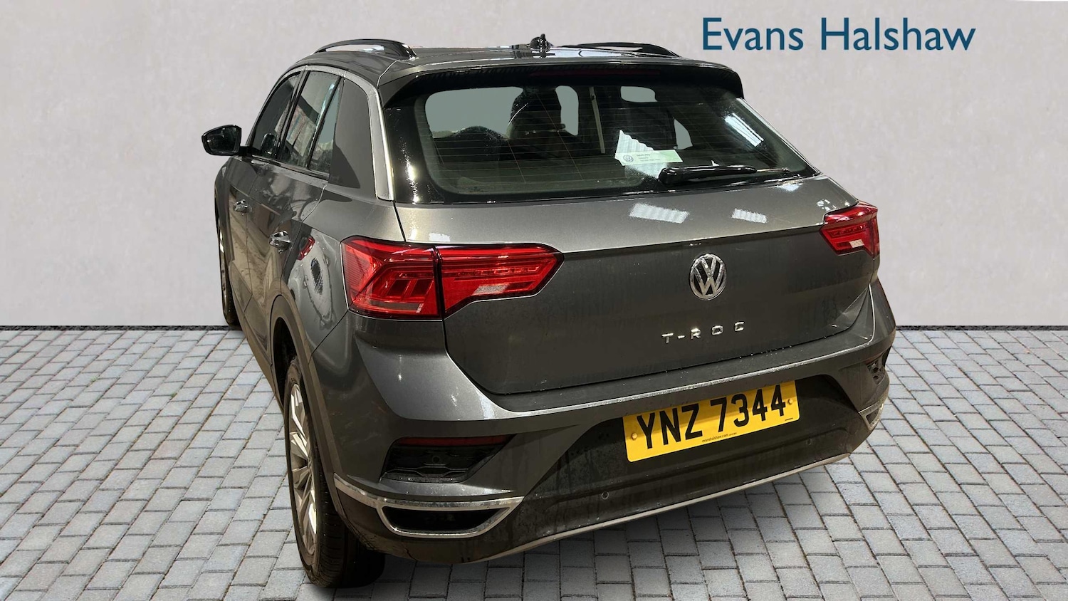 Used Volkswagen T-Roc 2019 for sale - 76141801: Photo 2