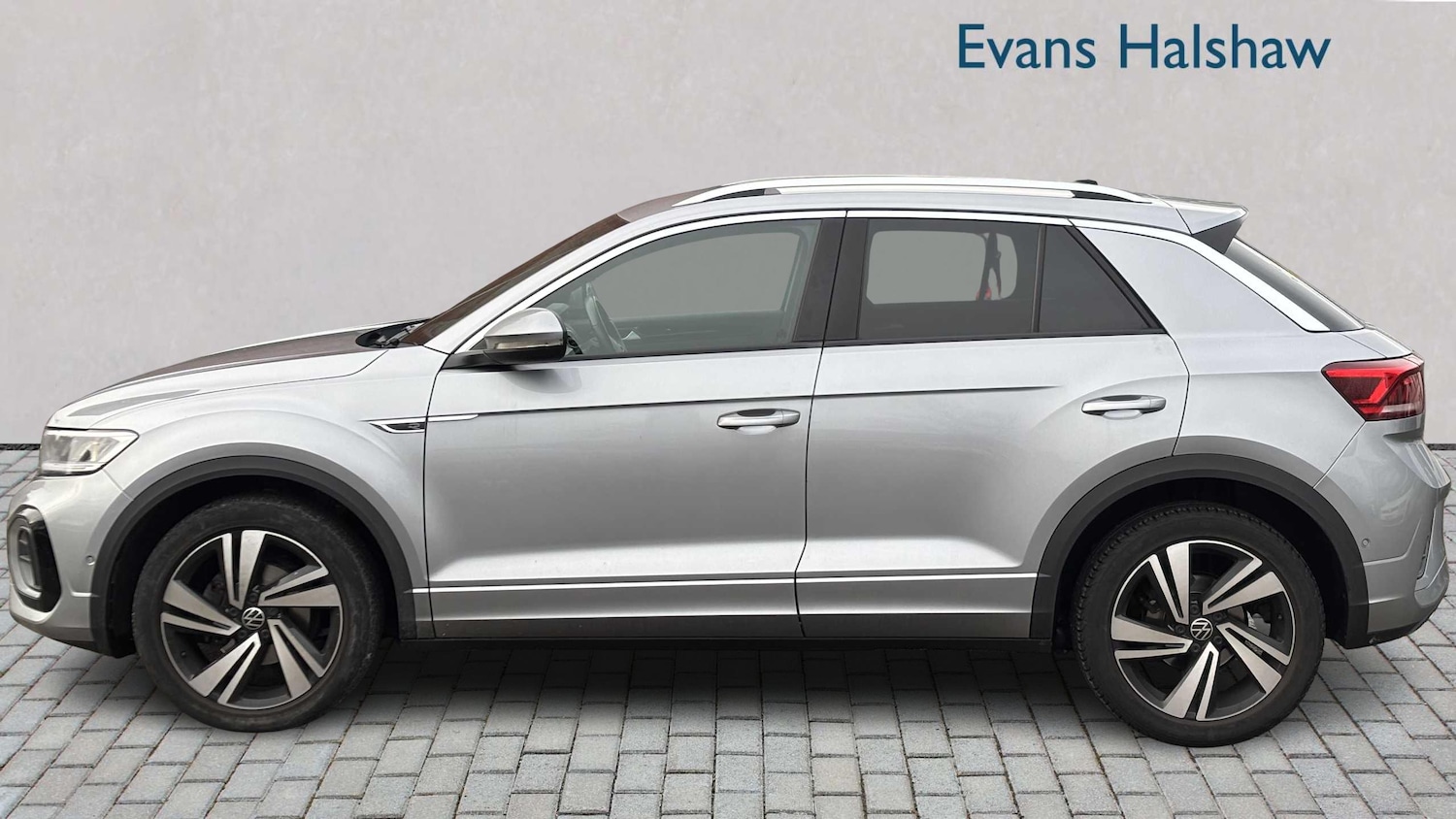 Used Volkswagen T-Roc 2023 for sale - 77232983: Photo 4