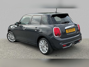 Used MINI Hatch 2019 for sale - 75813400: Photo