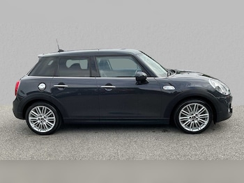 Used MINI Hatch 2019 for sale - 75813400: Photo
