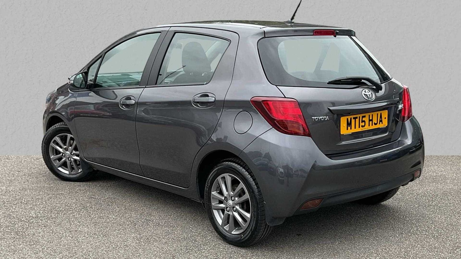 Used Toyota Yaris 2015 for sale - 76045025: Photo 2