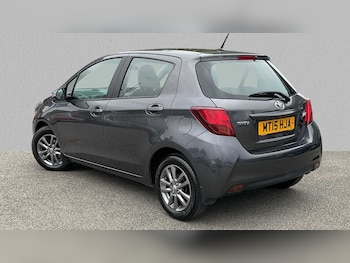 Used Toyota Yaris 2015 for sale - 76045025: Photo