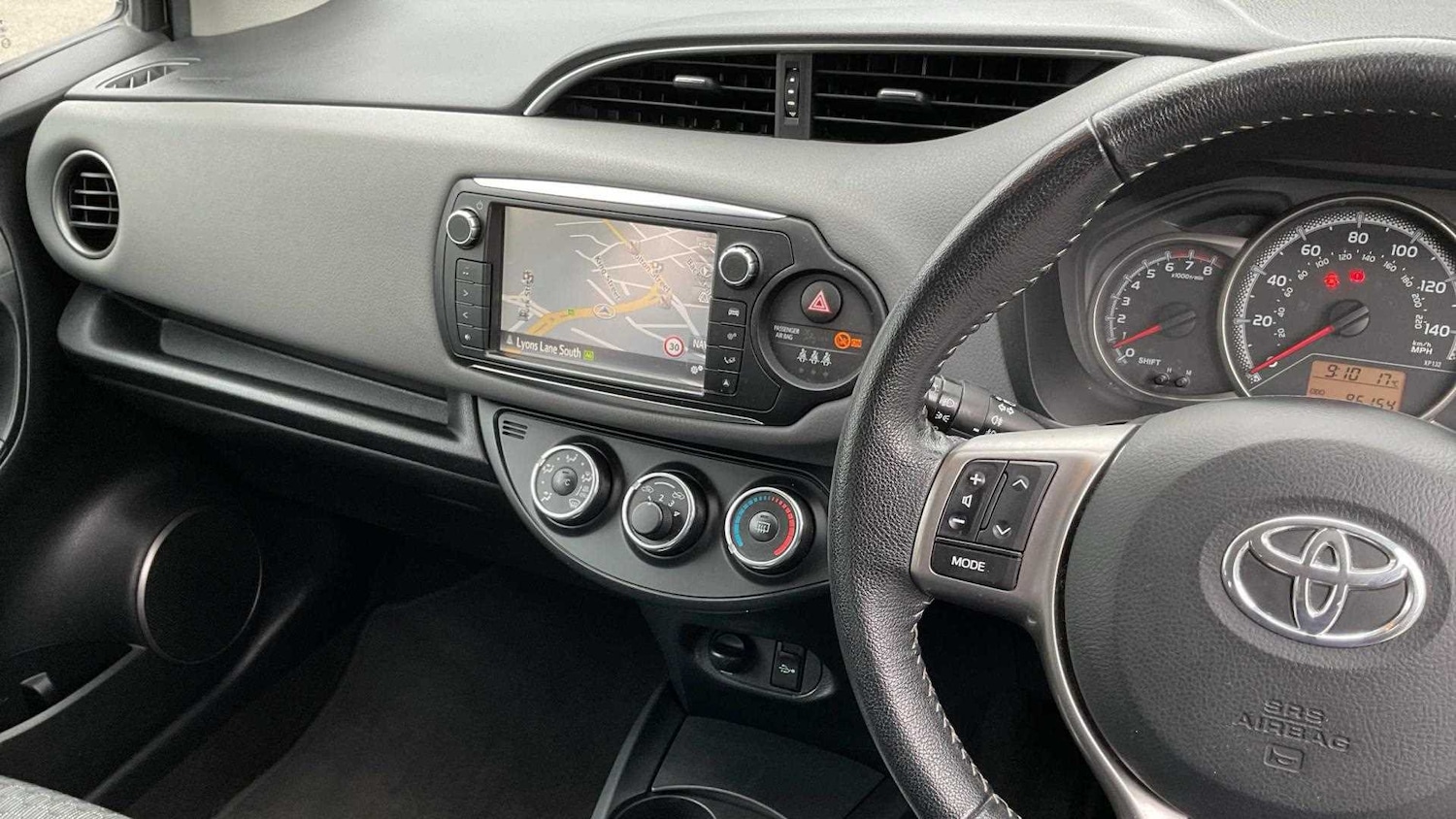 Used Toyota Yaris 2015 for sale - 76045025: Photo 33