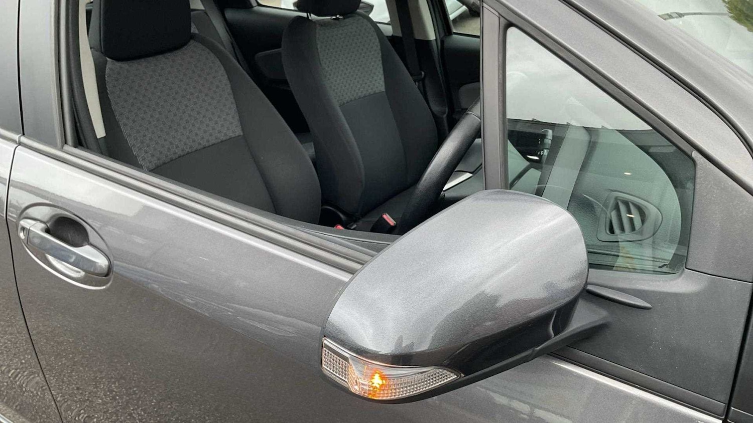 Used Toyota Yaris 2015 for sale - 76045025: Photo 35