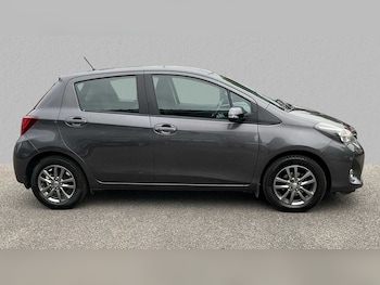 Used Toyota Yaris 2015 for sale - 76045025: Photo