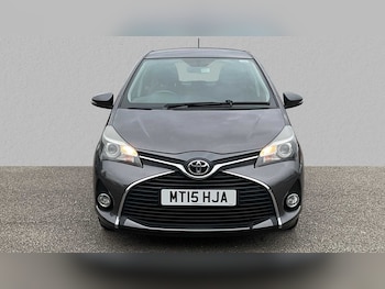 Used Toyota Yaris 2015 for sale - 76045025: Photo
