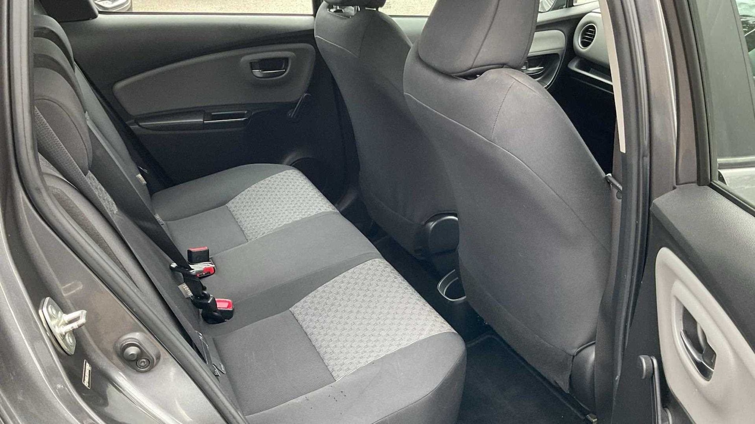 Used Toyota Yaris 2015 for sale - 76045025: Photo 8