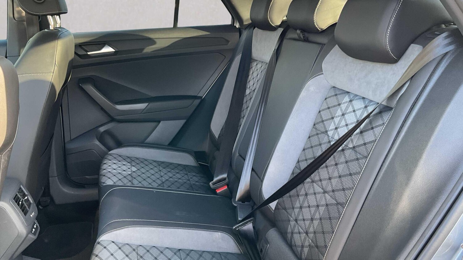 Used Volkswagen T-Roc 2023 for sale - 77810897: Photo 14