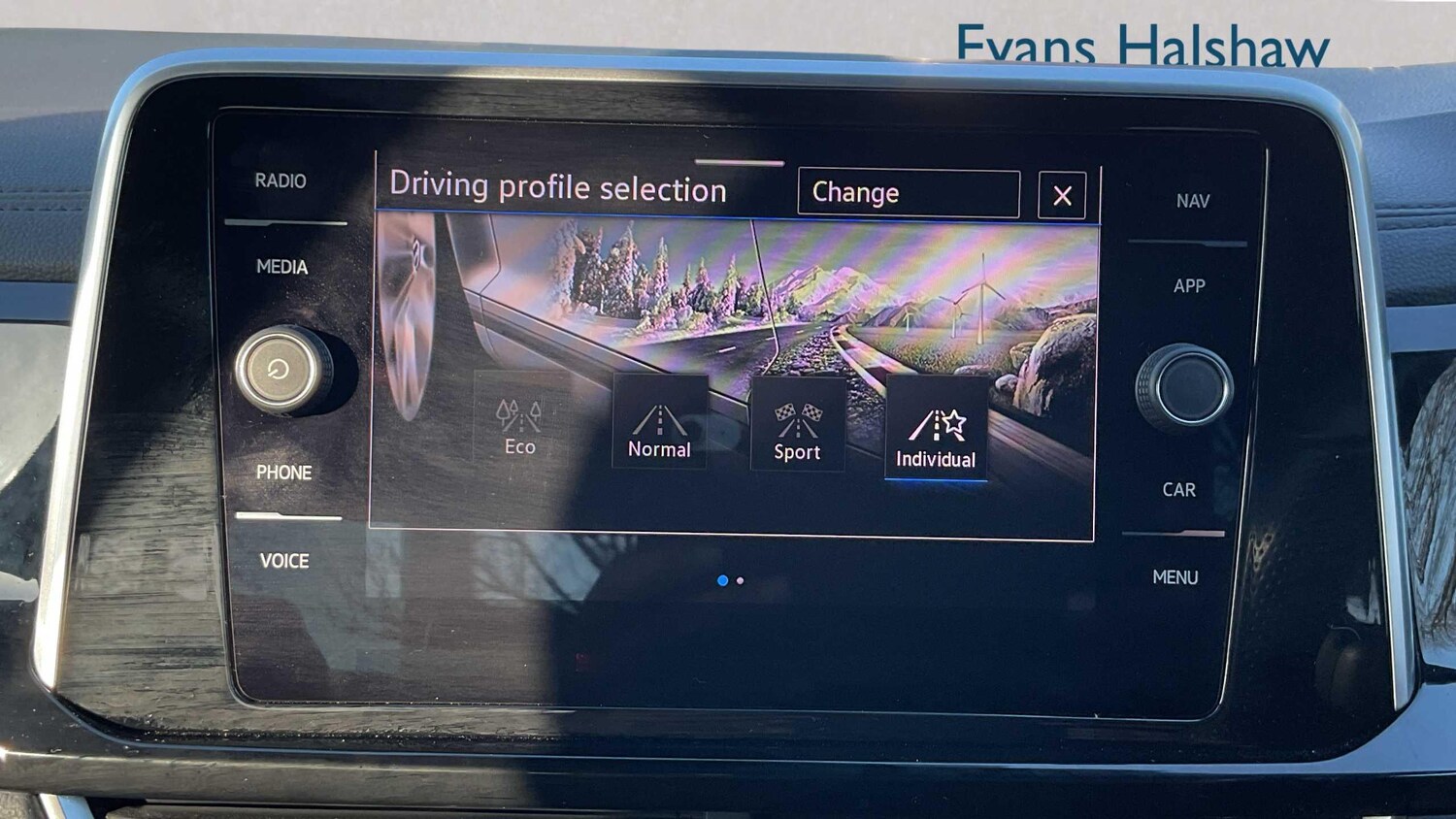 Used Volkswagen T-Roc 2023 for sale - 77810897: Photo 18