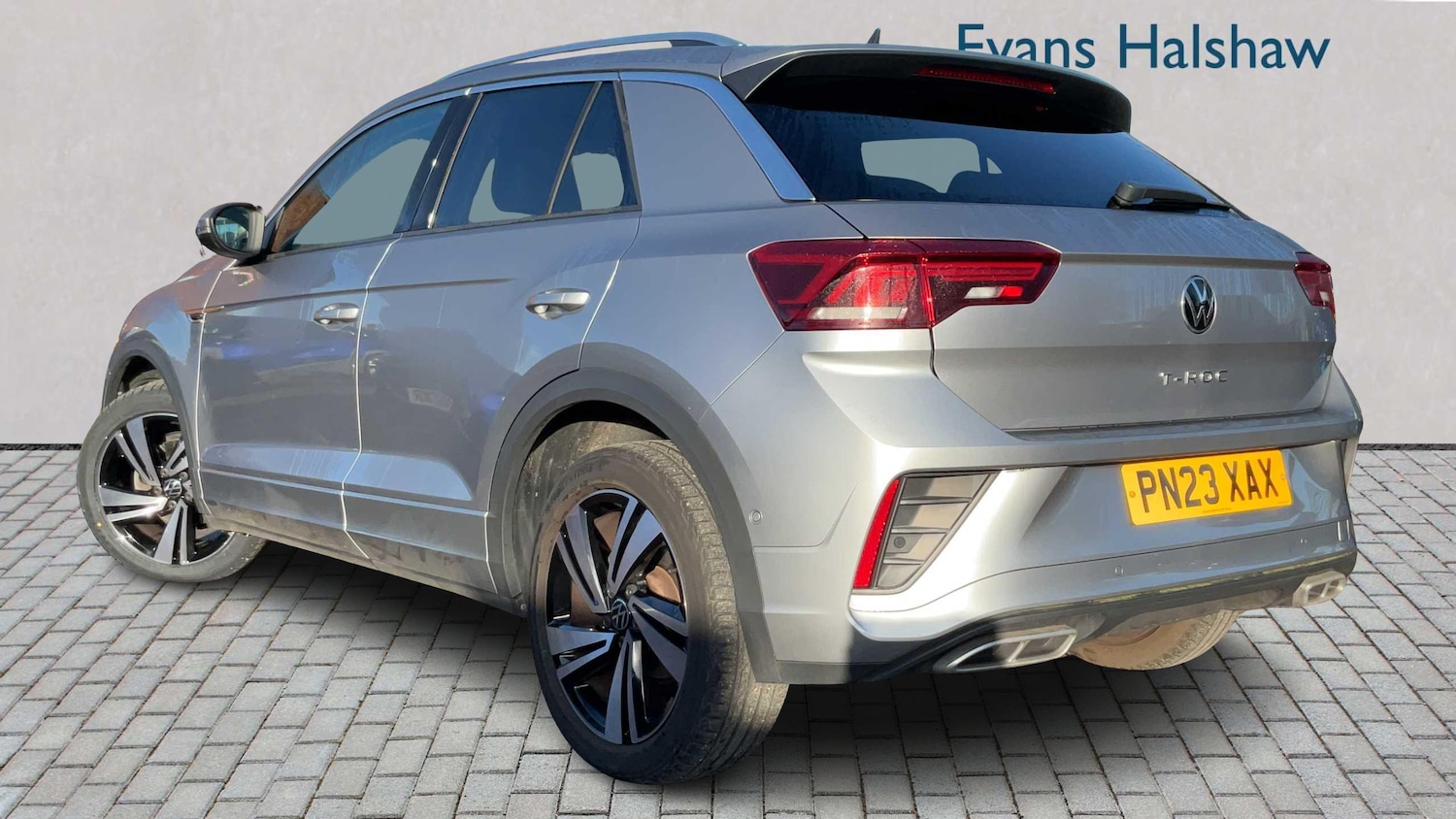 Used Volkswagen T-Roc 2023 for sale - 77810897: Photo 2