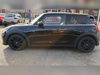 Used MINI Hatch 2023 for sale - 77589111: Photo