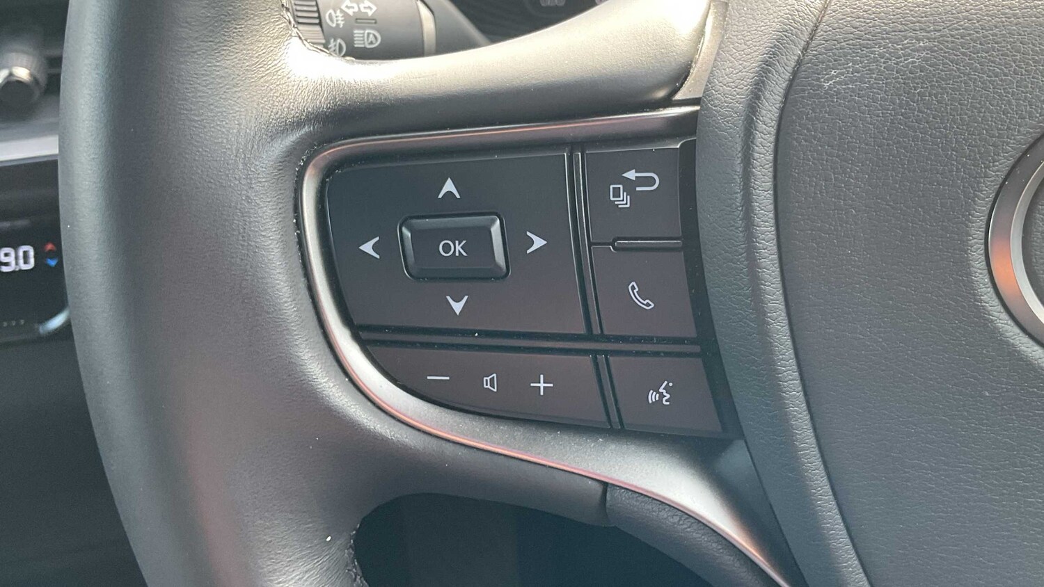 Used Lexus UX 2022 for sale - 76016040: Photo 32