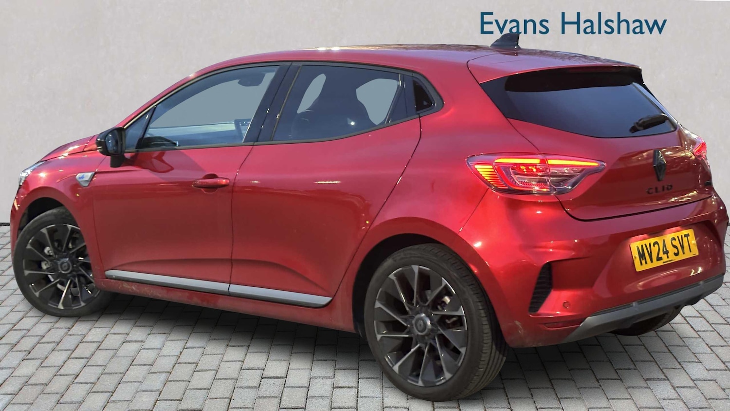 Used Renault Clio 2024 for sale - 77316471: Photo 2