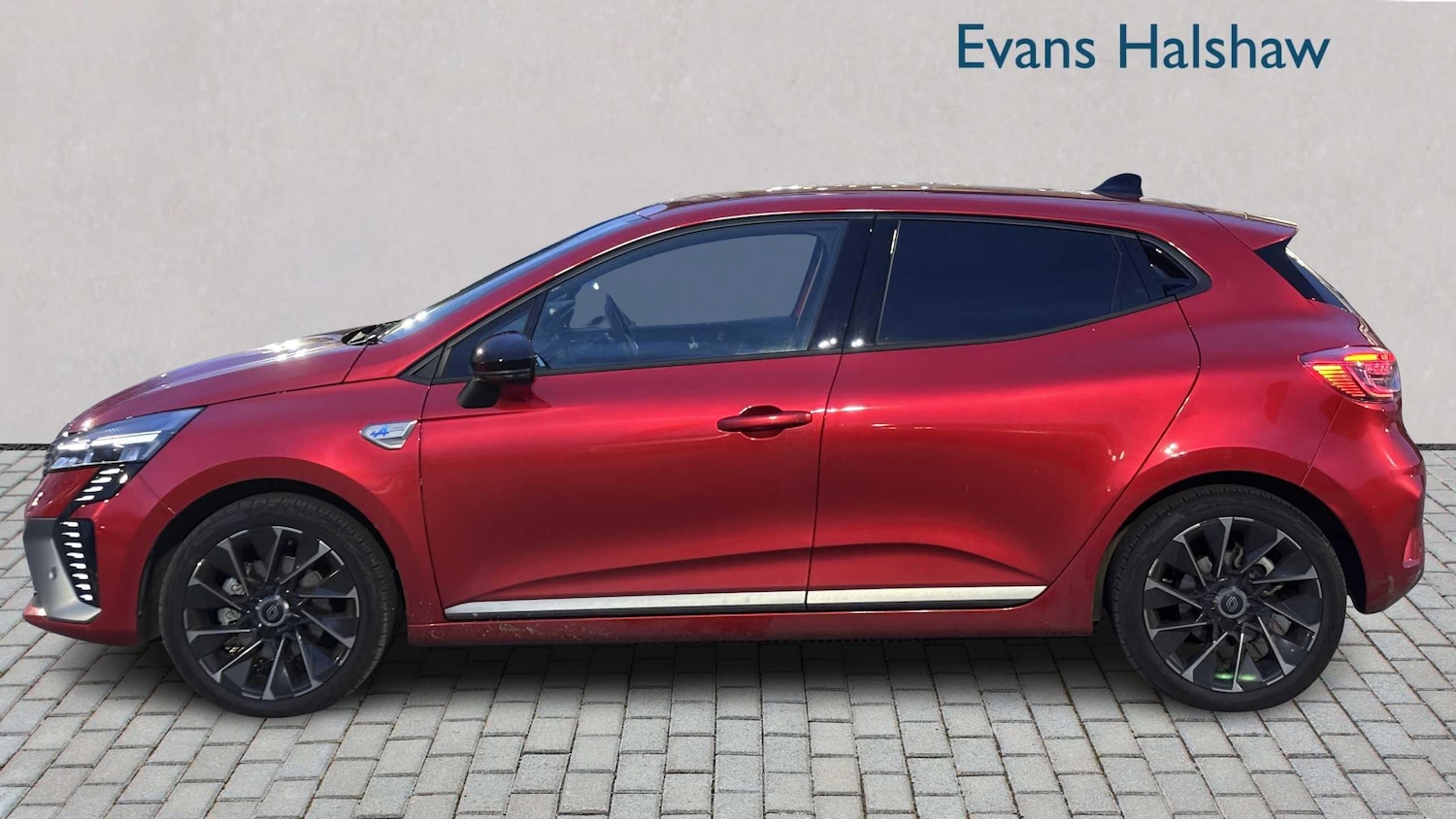 Used Renault Clio 2024 for sale - 77316471: Photo 3