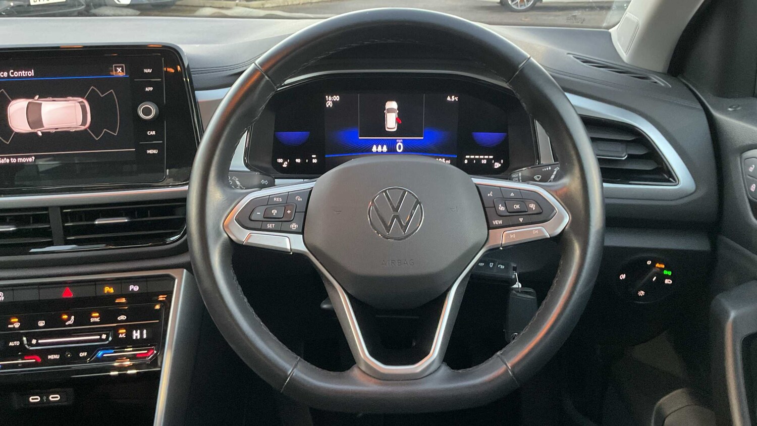 Used Volkswagen T-Roc 2023 for sale - 76564552: Photo 12