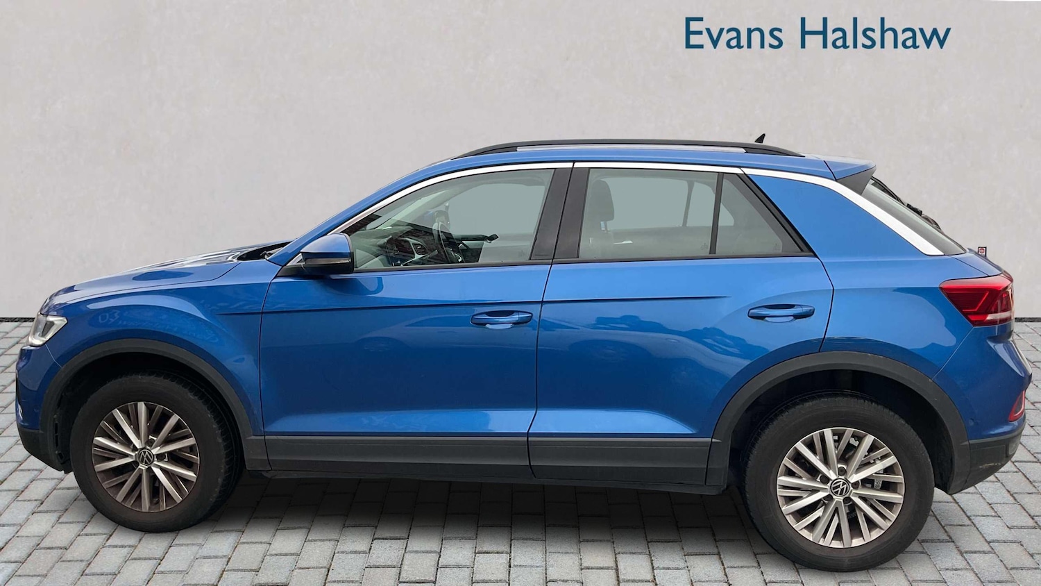 Used Volkswagen T-Roc 2023 for sale - 76564552: Photo 4