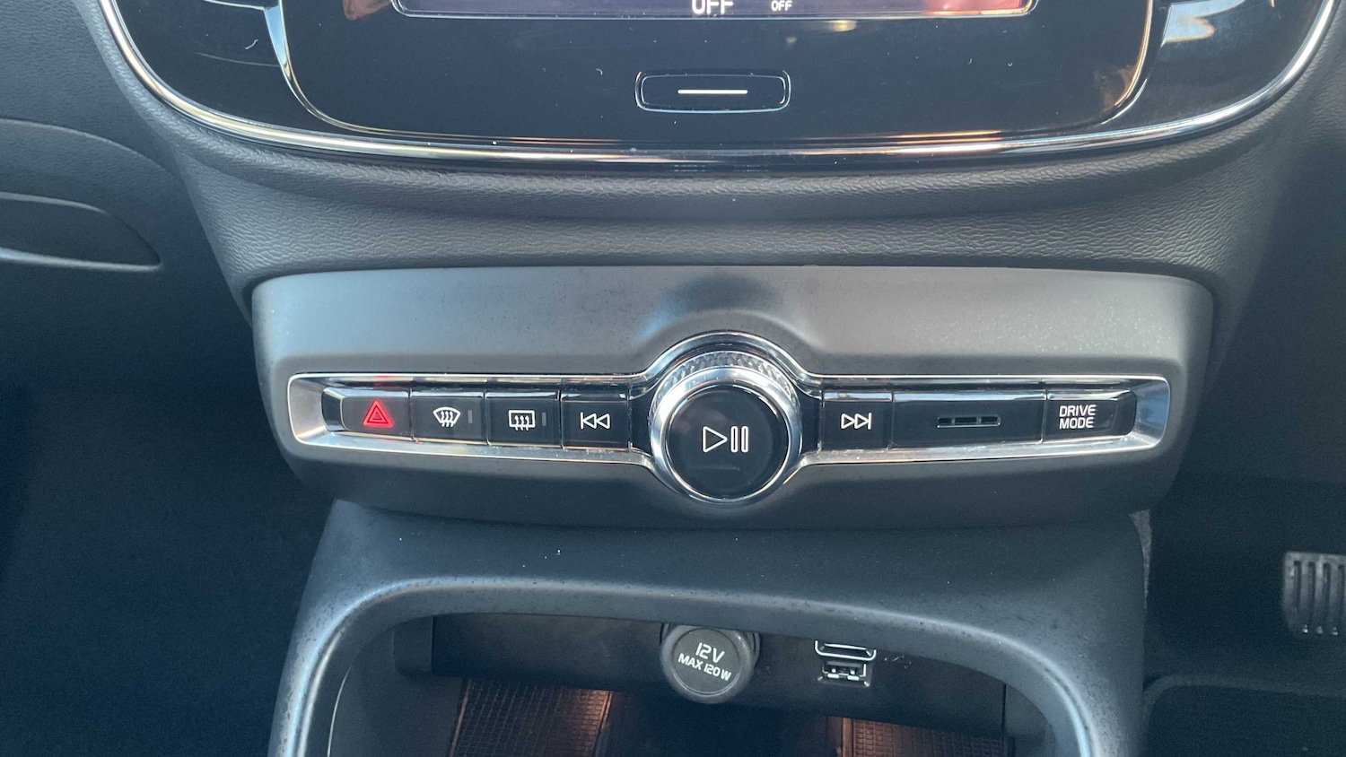 Used Volvo XC40 2023 for sale - 76435605: Photo 17