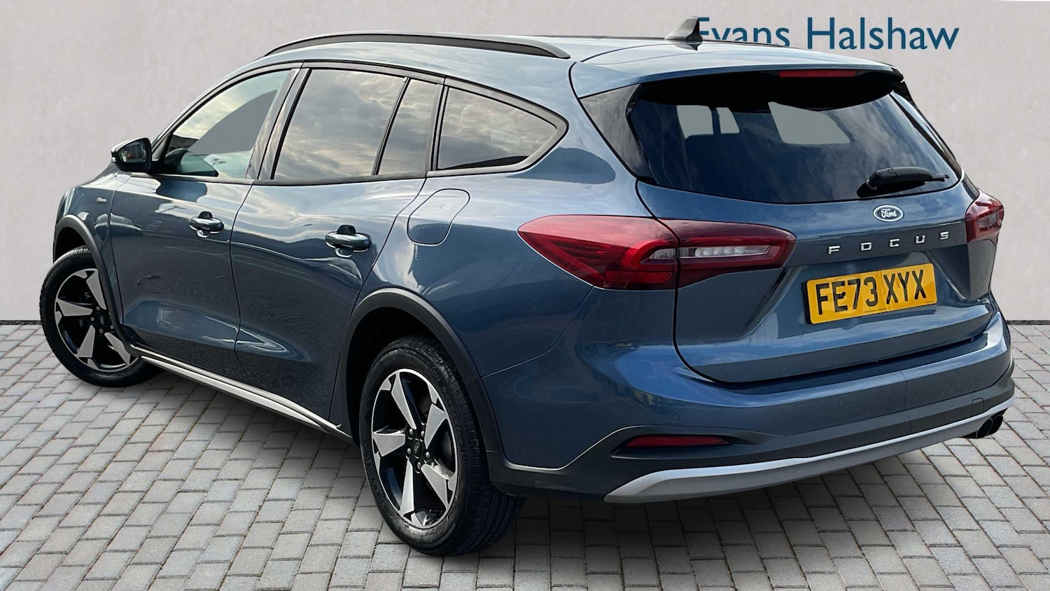 Used Ford Focus 2023 for sale - 76624704: Photo 2