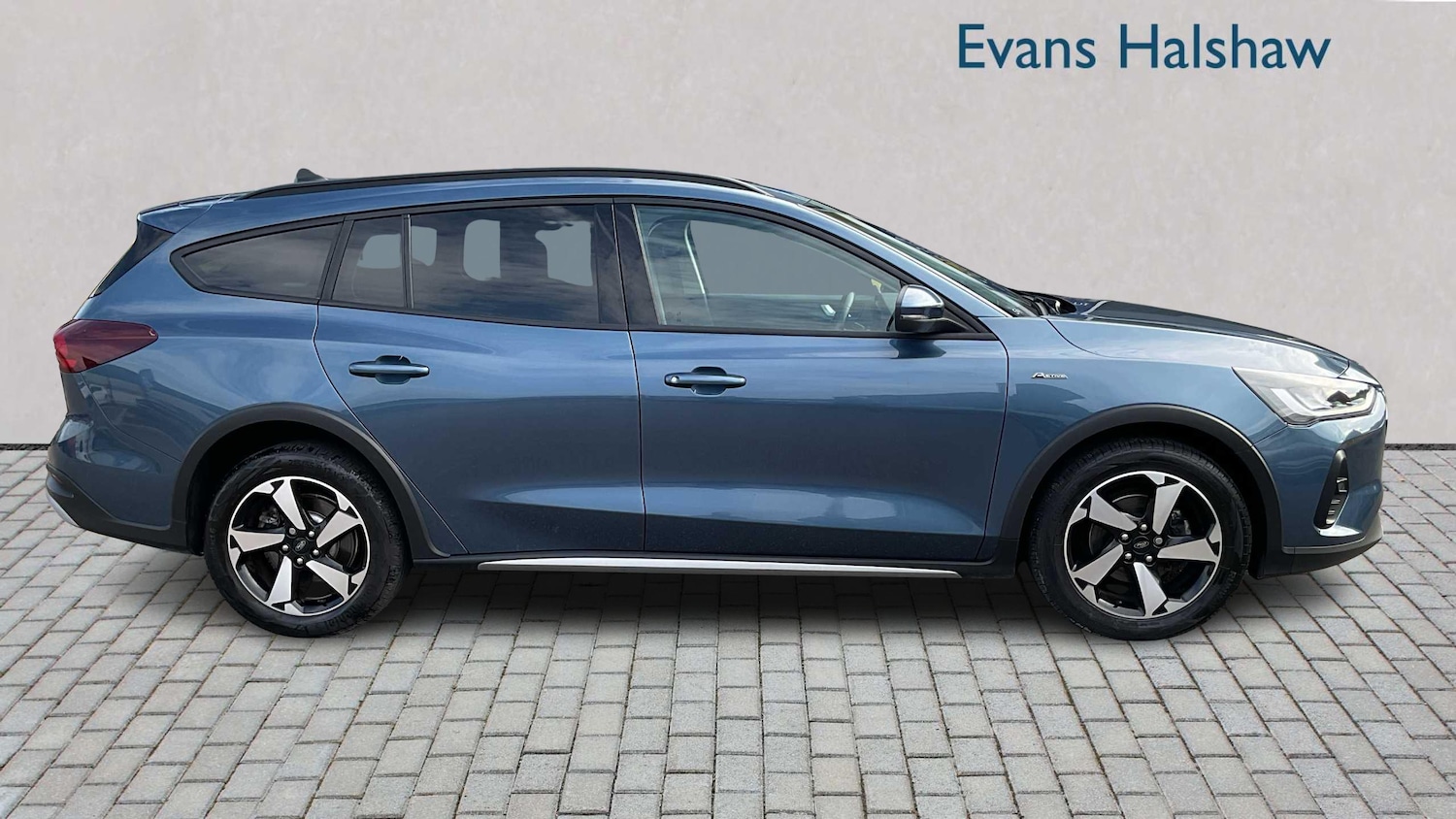 Used Ford Focus 2023 for sale - 76624704: Photo 3