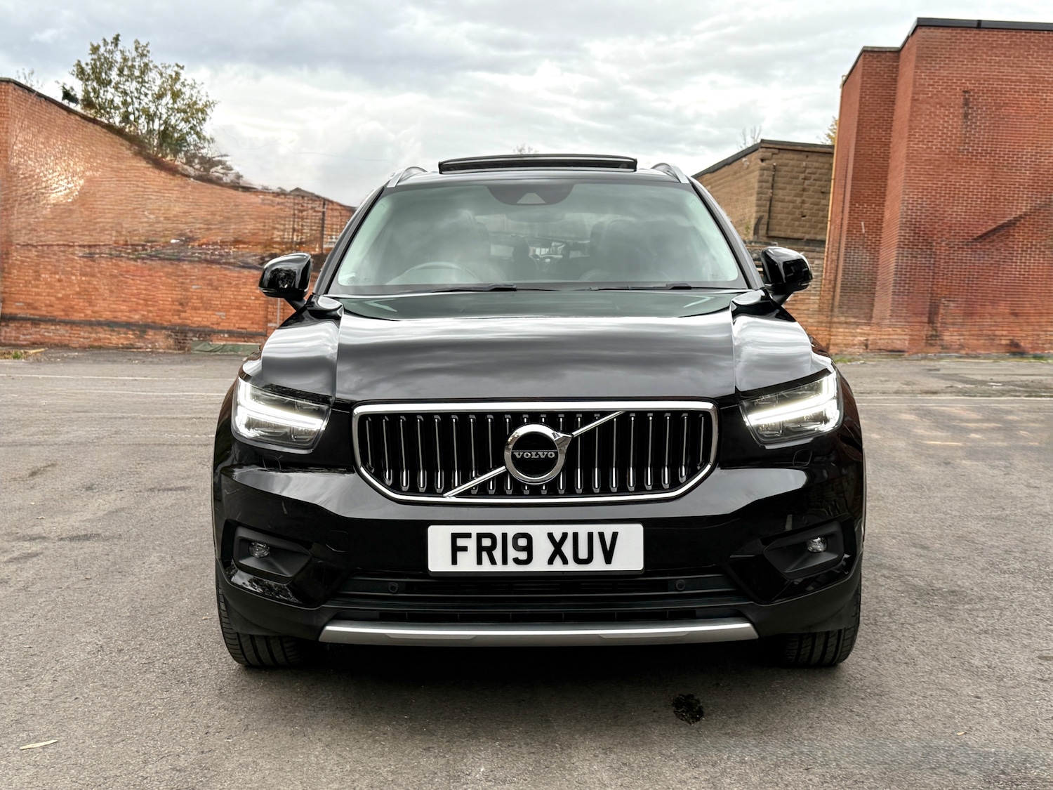 Used Volvo XC40 2019 for sale - 76455595: Photo 2