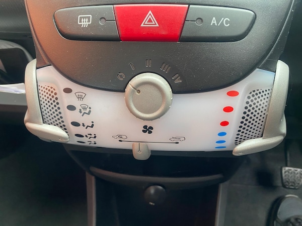 Used Toyota AYGO 2014 for sale - 76284215: Photo 32