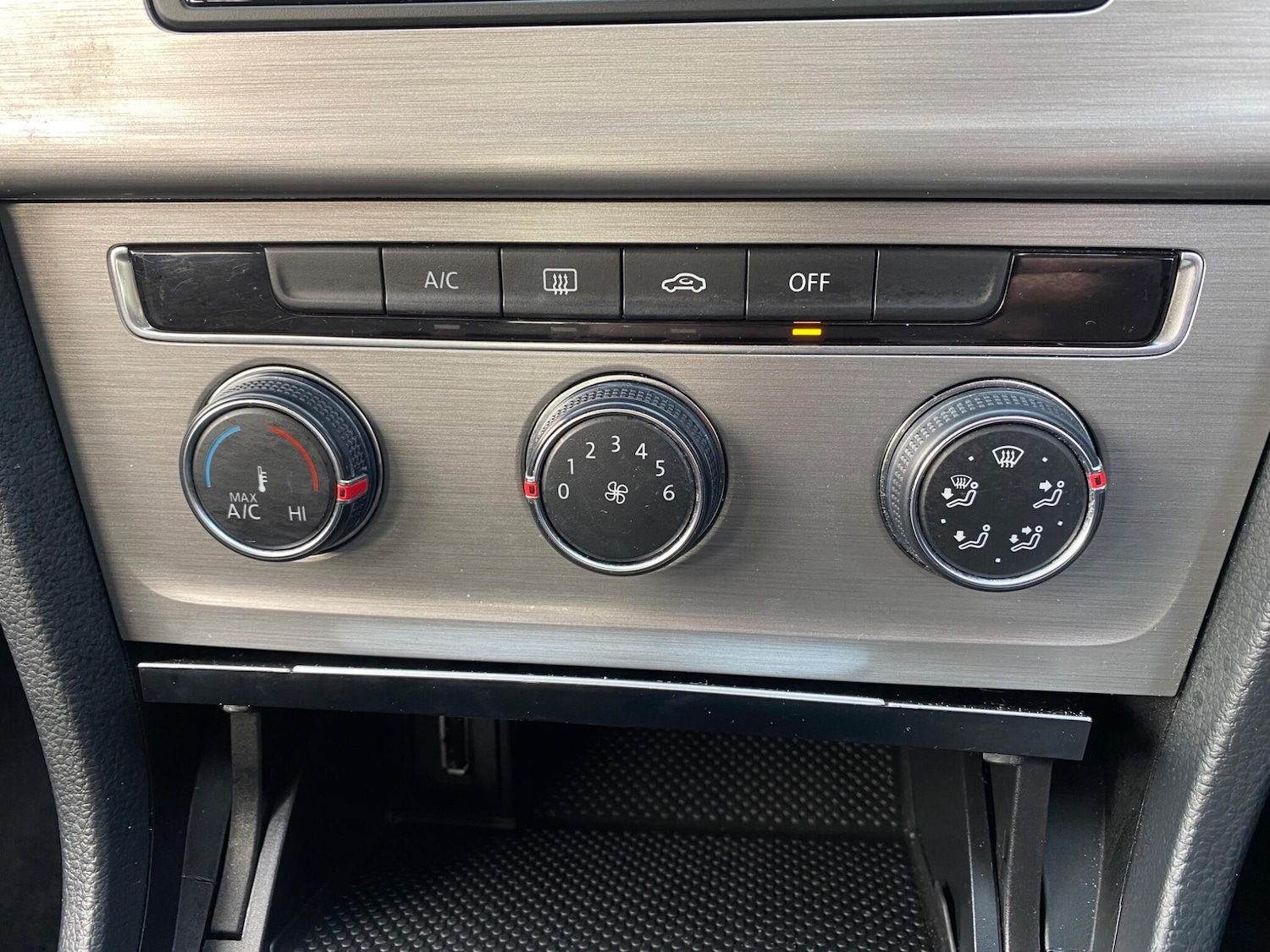 Used Volkswagen Golf 2015 for sale - 77970070: Photo 34