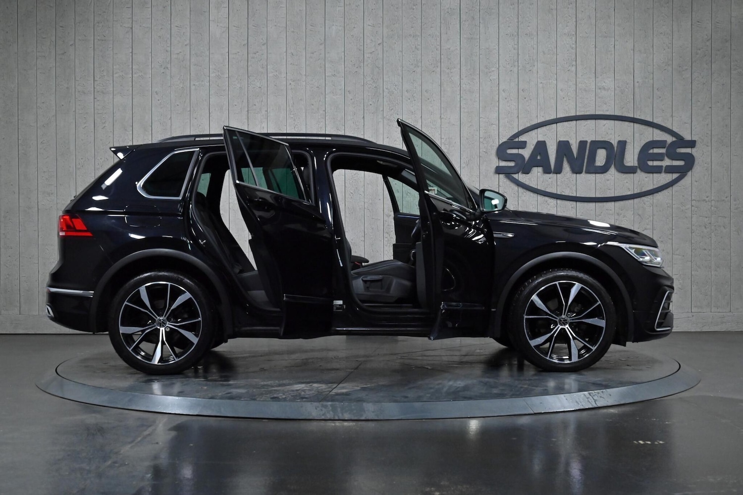 Used Volkswagen Tiguan 2023 for sale - 76965348: Photo 11