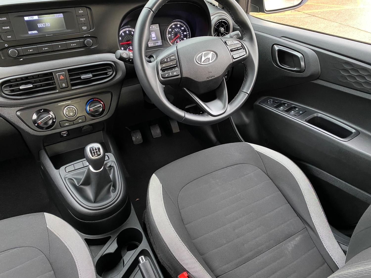 Used Hyundai i10 2023 for sale - 77290564: Photo 2