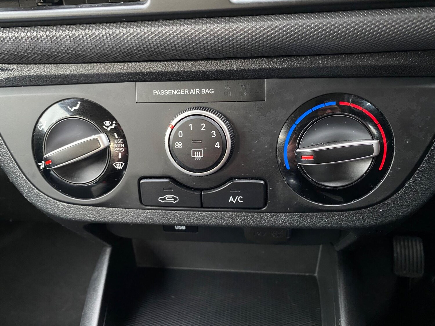 Used Hyundai i10 2023 for sale - 77290564: Photo 33