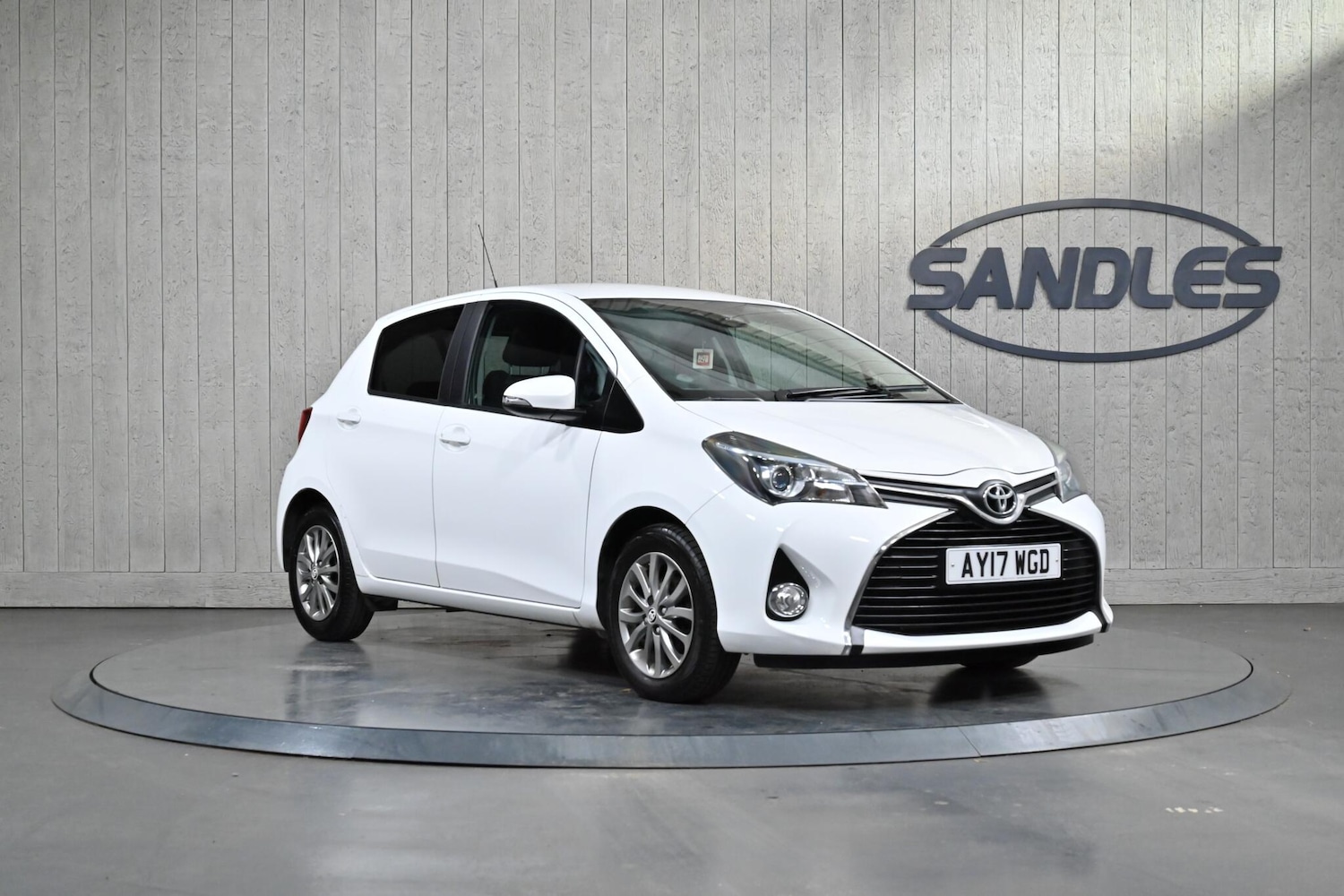 Used Toyota Yaris 2017 for sale - 76899158: Photo 1