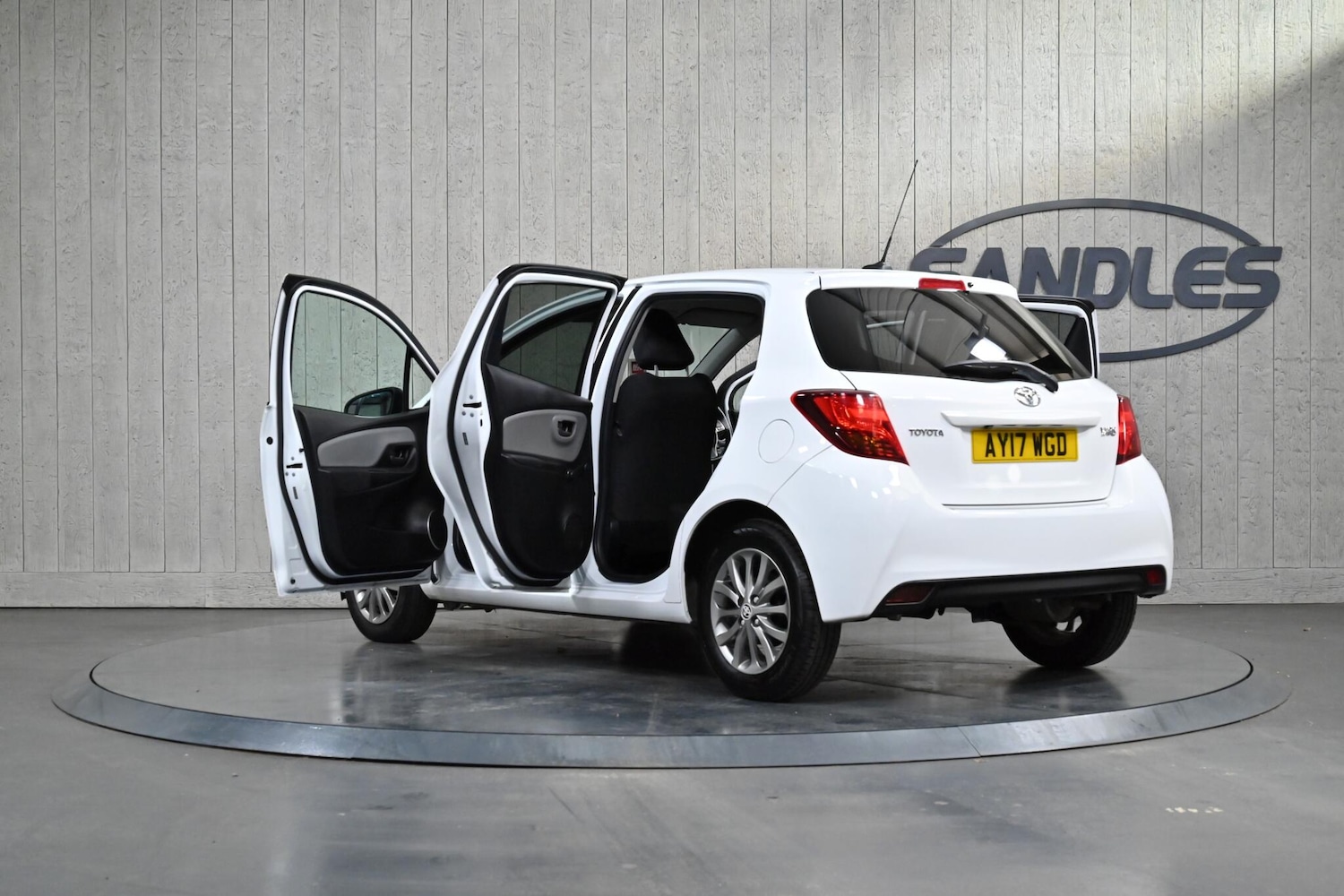 Used Toyota Yaris 2017 for sale - 76899158: Photo 11