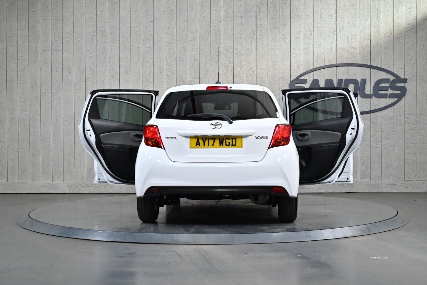 Used Toyota Yaris 2017 for sale - 76899158: Photo 12