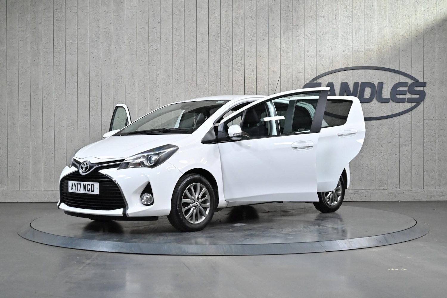 Used Toyota Yaris 2017 for sale - 76899158: Photo 14