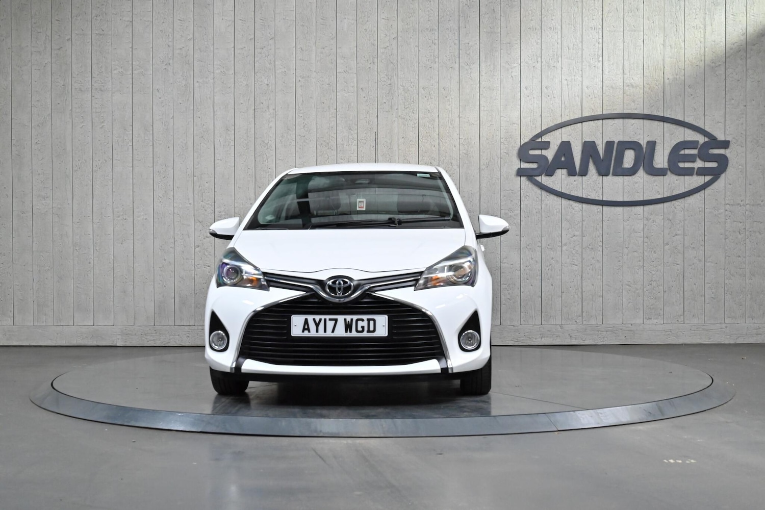 Used Toyota Yaris 2017 for sale - 76899158: Photo 2