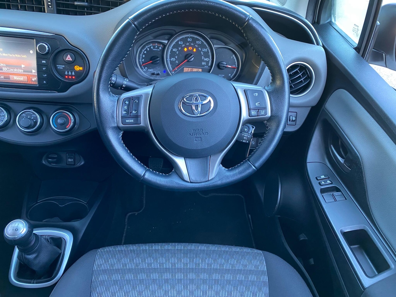Used Toyota Yaris 2017 for sale - 76899158: Photo 28