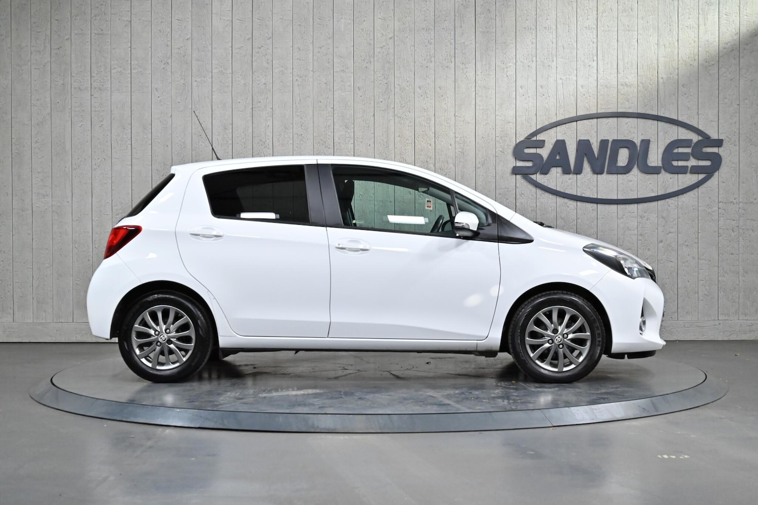 Used Toyota Yaris 2017 for sale - 76899158: Photo 3