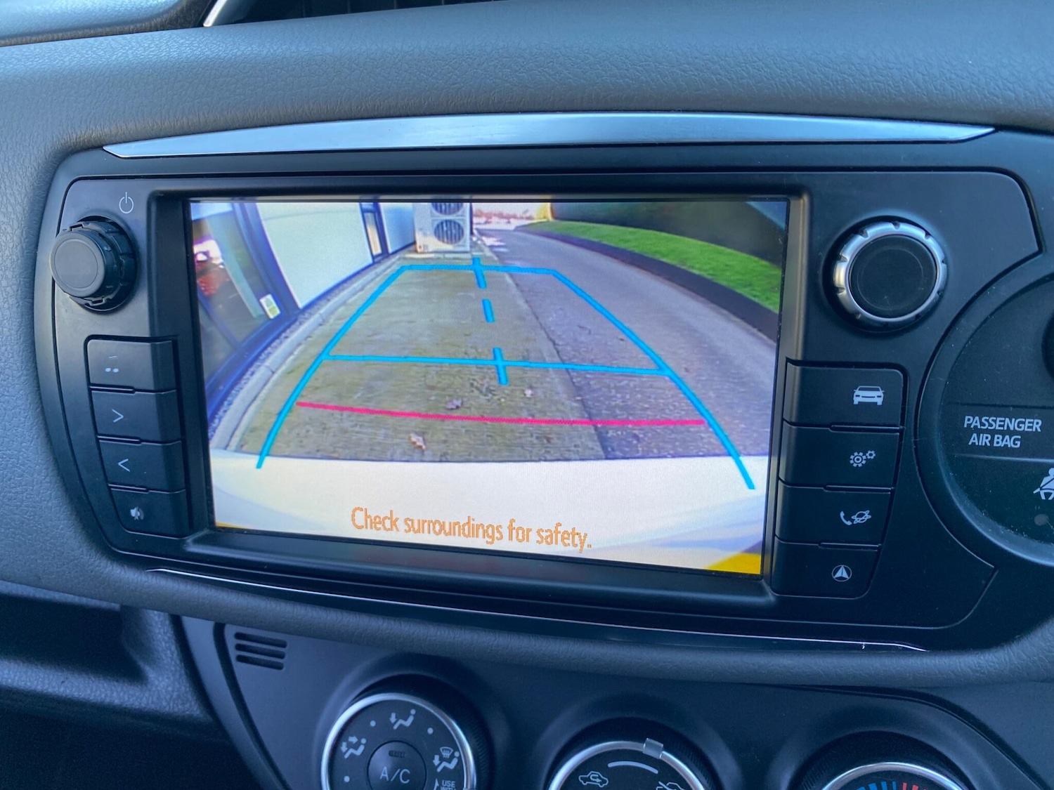 Used Toyota Yaris 2017 for sale - 76899158: Photo 33