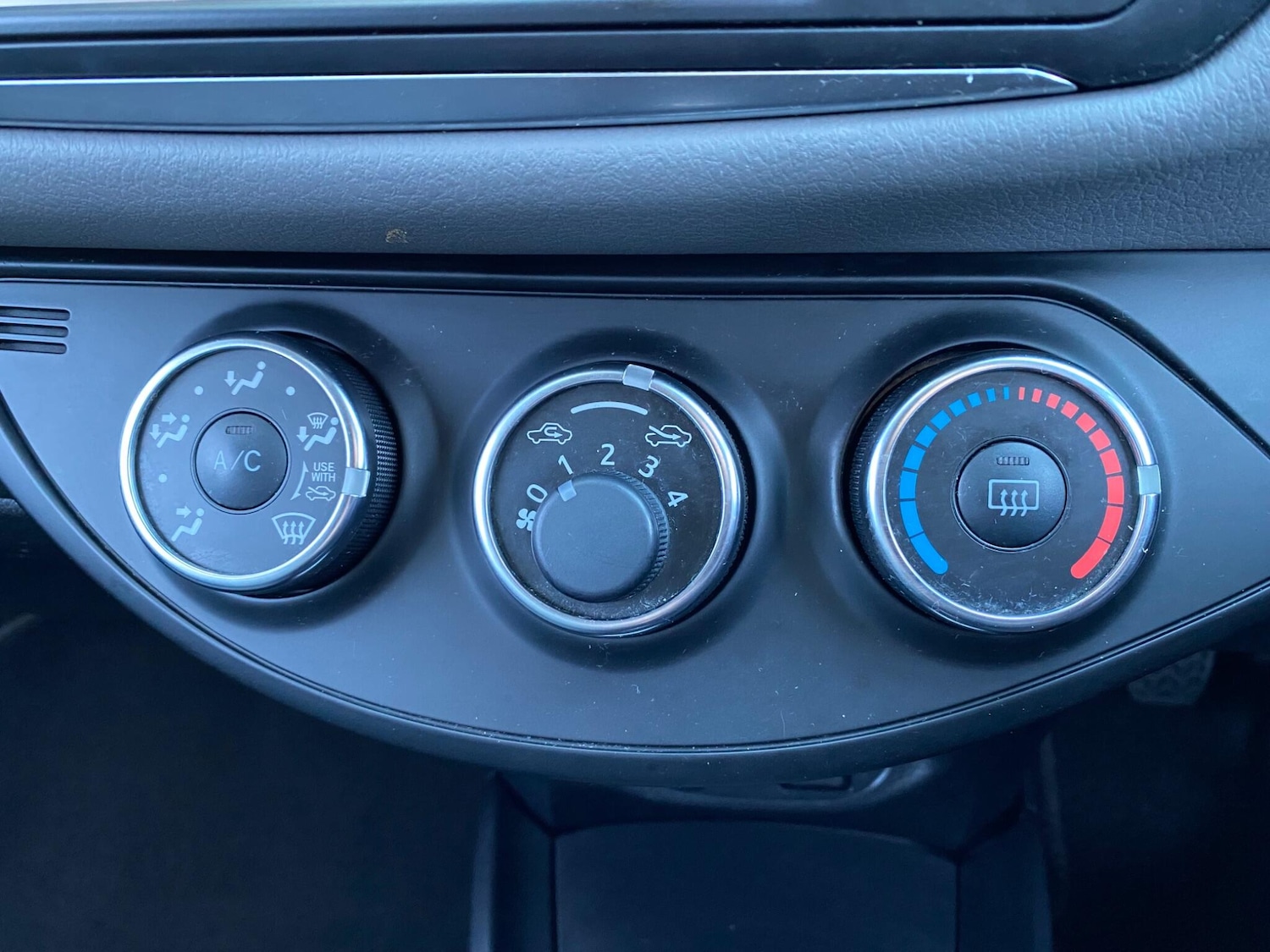 Used Toyota Yaris 2017 for sale - 76899158: Photo 34