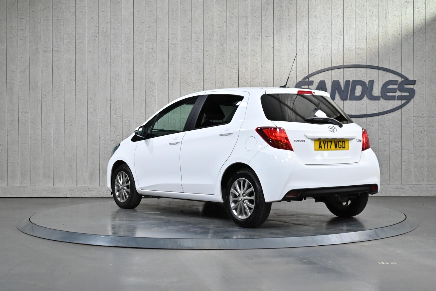 Used Toyota Yaris 2017 for sale - 76899158: Photo 4