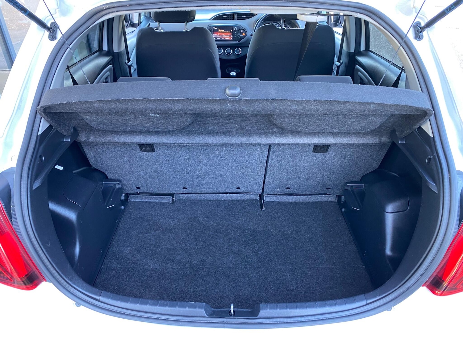 Used Toyota Yaris 2017 for sale - 76899158: Photo 50