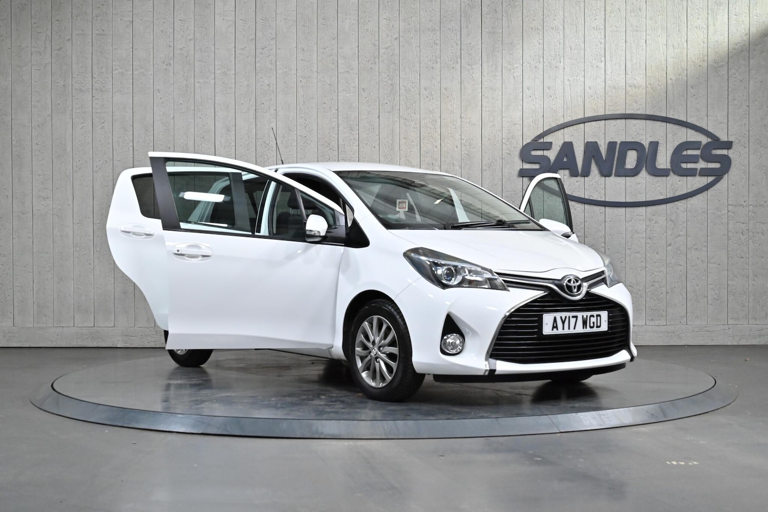 Used Toyota Yaris 2017 for sale - 76899158: Photo 8