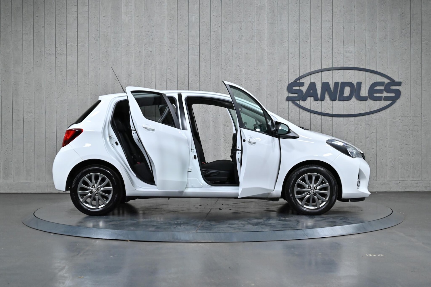 Used Toyota Yaris 2017 for sale - 76913647: Photo 10