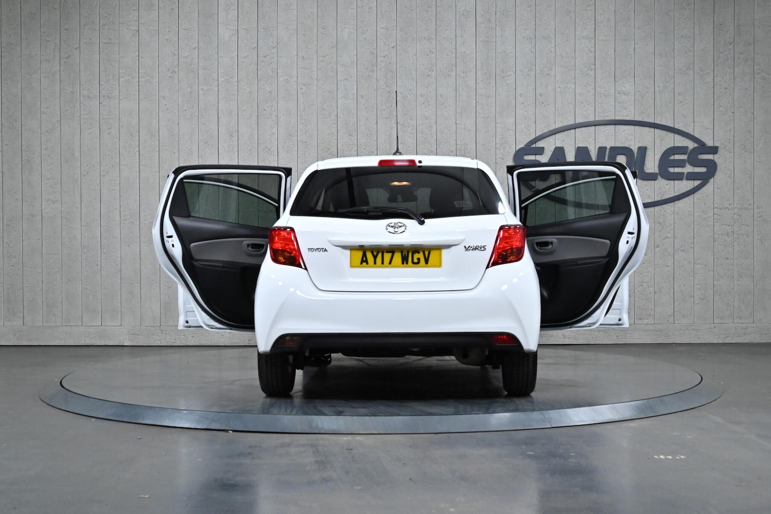 Used Toyota Yaris 2017 for sale - 76913647: Photo 12