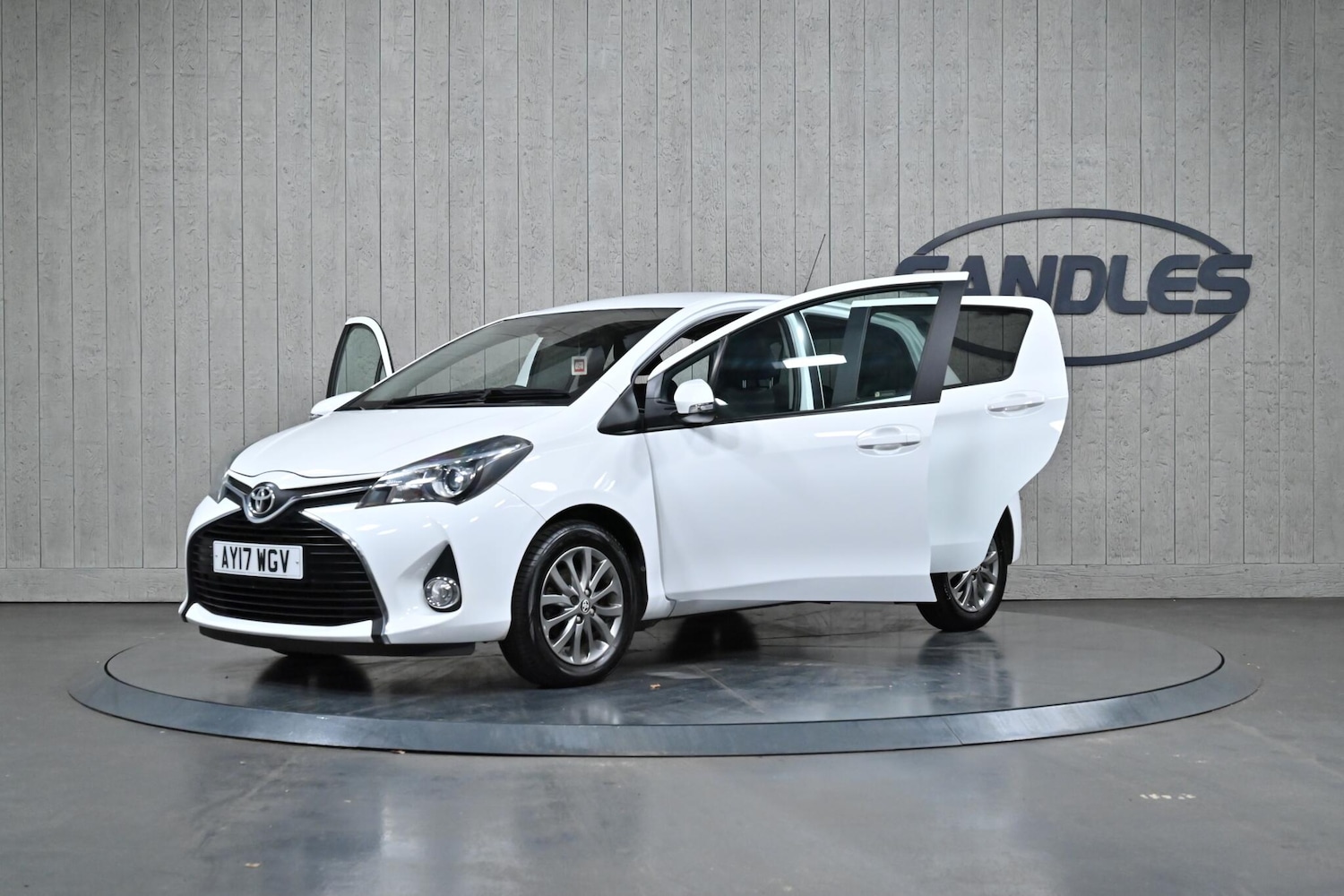 Used Toyota Yaris 2017 for sale - 76913647: Photo 14