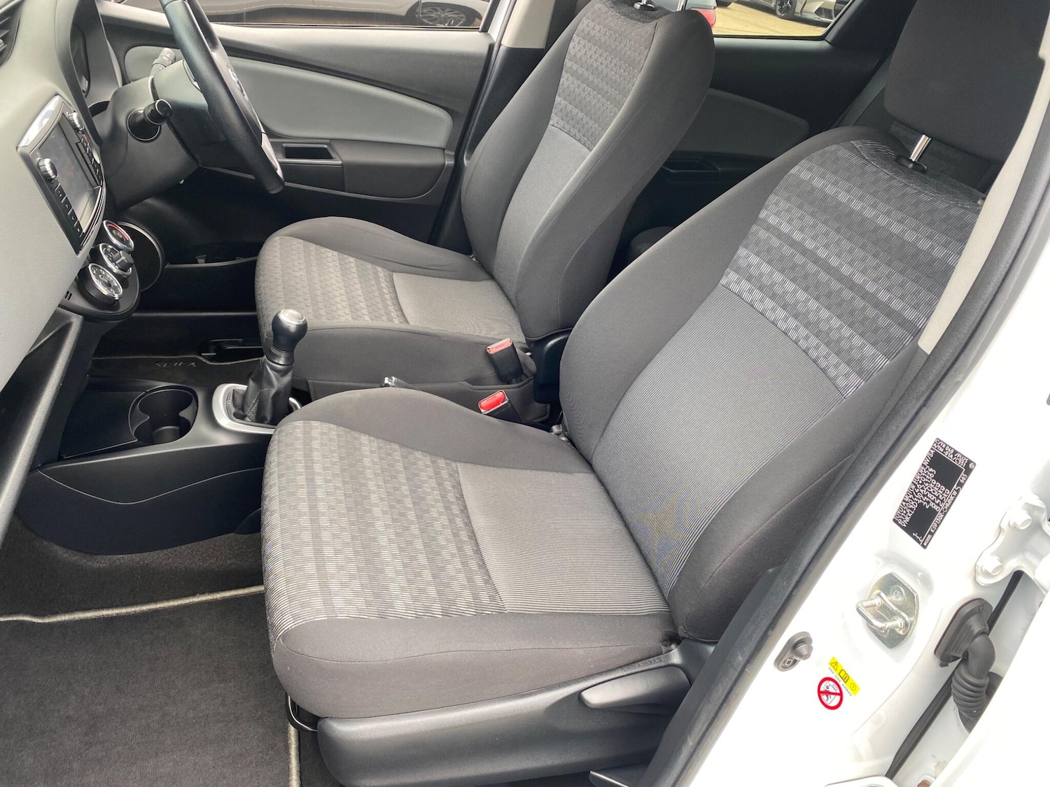 Used Toyota Yaris 2017 for sale - 76913647: Photo 25