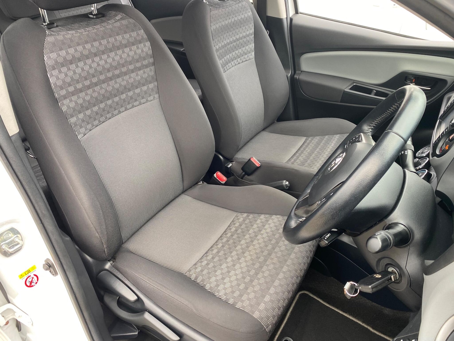 Used Toyota Yaris 2017 for sale - 76913647: Photo 26